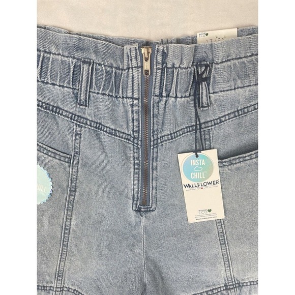 Wallflower Womens Mid Rise Jean Short Size 13 Elastic Waist Front Zip​ - Picture 2 of 10